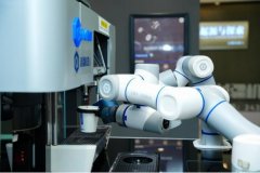 <b>代码帮手、智能绘图、智能写做……人工智能正</b>